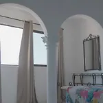 Tango House Арона