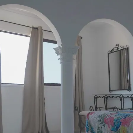 Tango House ארונה